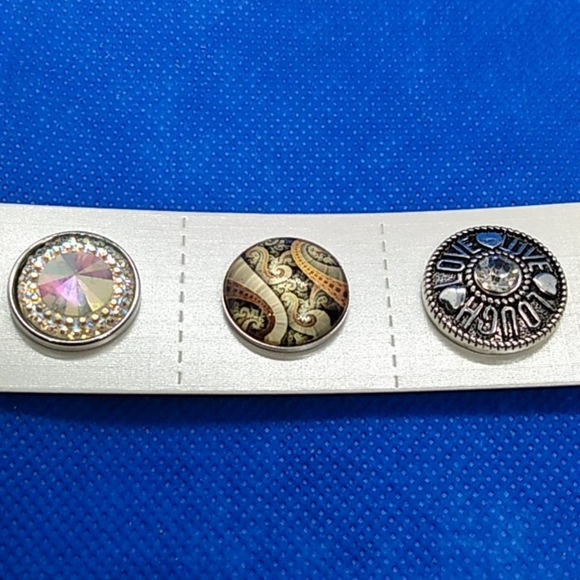 28" silver snap button necklace with 6 buttons - Picture 2 of 4